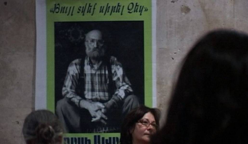 d23857c12776413bb6b35fde32de7563