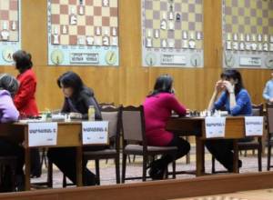 Երեք առաջատար