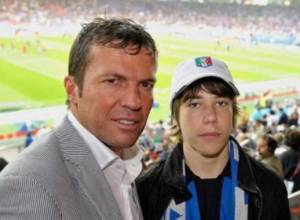 Որդին` լրտես