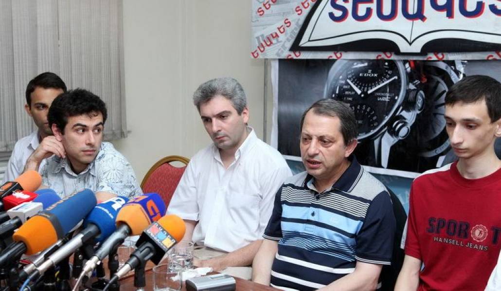 4d0eb8a1e900a196867fb7bee8142242