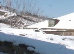 Ակոյի սարը սողում է դեպի գյուղ