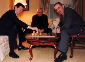 Գարի Կասպարովը եւ Կիրսան Իլյումժինովը