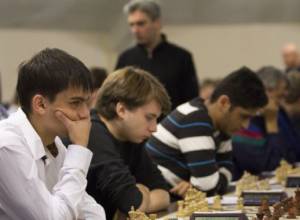 Երեքը առաջատարների խմբում