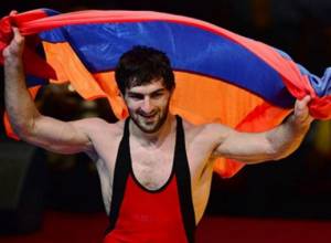 Դավիթ Սաֆարյանը բուժում է վնասվածքը