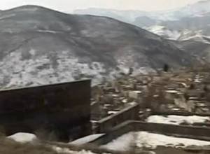 Капан приветствует венками (видео)