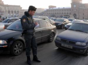 Демонстрация на машинах на Площади Республики