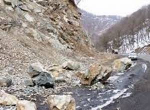 Внимание! Камнепад на дороге