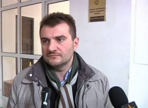 Pumpkin case suspended 