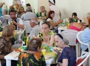 Благотворительными столовыми пользуется 2400 бенефициариев