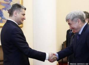 Armenian Premier, EEC official discuss implementation of 'roadmap'