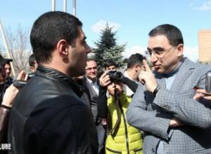 RAU Rector Armen Darbinyan receives members of  I Am Against pressure group