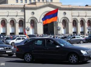 “I am against” on the Republic Square by cars