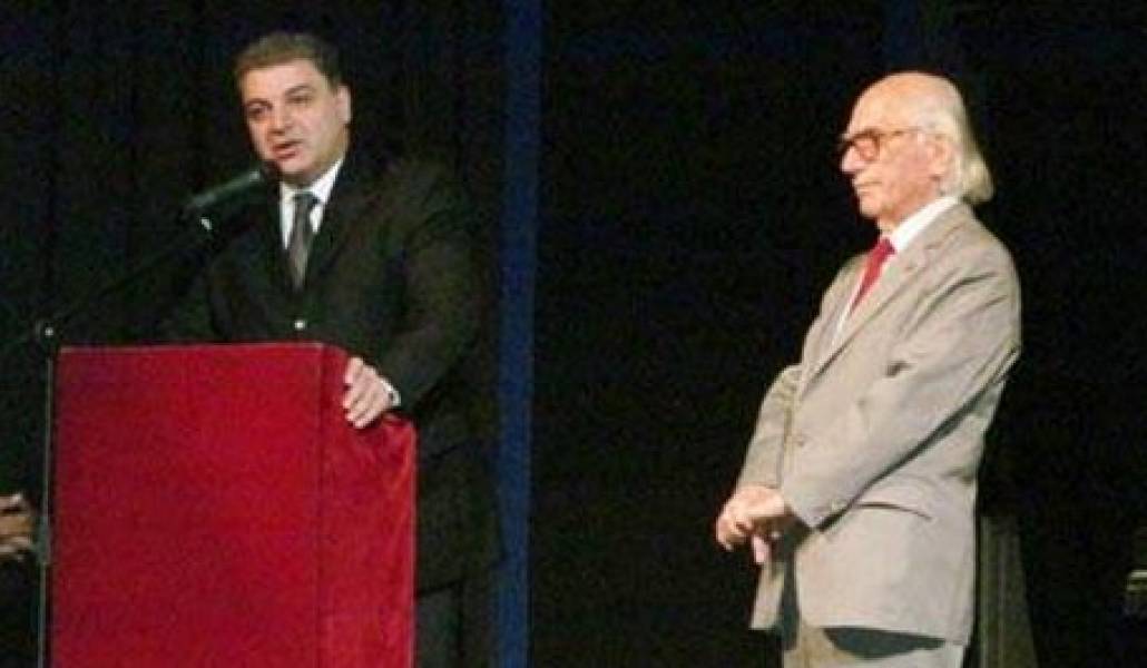 961036_836571356368992_485720049_n