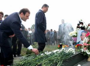 Почтили память Ашота Навасардяна