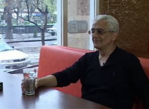 Employees of Opera and Ballet Theatre  collect signatures to demand choreographer's resignation