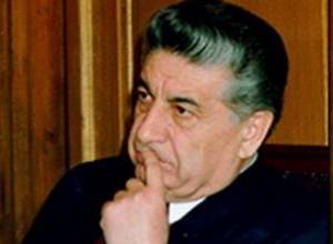 На территории Комплекса установят бронзовый памятник Карену Демирчяну