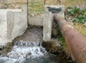 Ручей вышел из берегов и залил дом