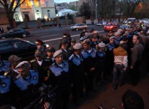 Dem am civil movement staging protest outside presidential palace