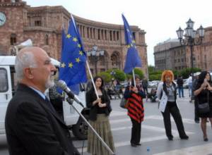 Партия "Наследие" "заняла" площадь Свободы