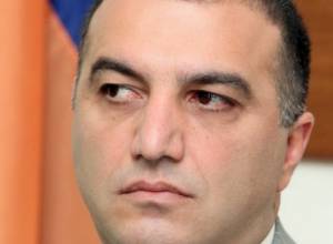 Артем Асатрян и Армен Ашотян остались в составе правительства