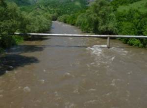 Пострадавшие оказались в реке
