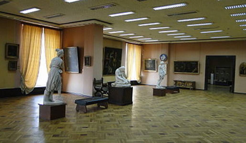 400px-Museum_Yerevan_1