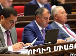 Прямой эфир: НС обсудит программу правительства