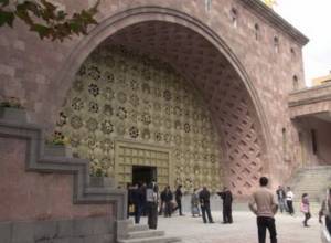 Evacuating from the Closed Market