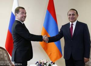 Armenian, Russian PMs meet in Minsk