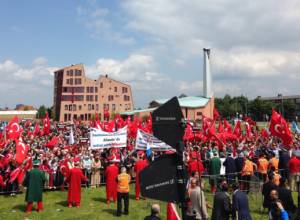 Turks stage protest near Armenian Genocide Memorial in Netherlands
