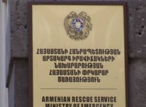 Heavy rainfall paralyzes traffic on Zhoragyugh-Kurtan roadway, closes turns