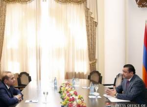 Abrahamyan met “Hin Erivan” owner