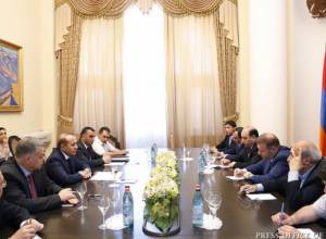 Armenian Prime Minister receives HHK, BHK, OEK and Dashnaktsutyun lawmakers 