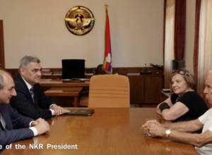 Американские благотворители армянского происхождения у президента НКР
