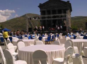 Samvel Farmanyan on Garni temple carouse