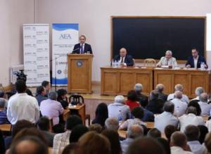 Премьер - на конференции ЕГУ