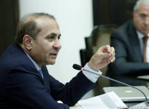 Премьер-министр пообещал стать рядом с сельчанином