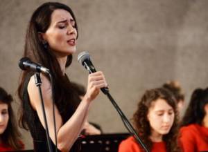 Շառլ Ազնավուրի ստեղծագործությունները` ազգային նվագարանների հնչյունների ներքո