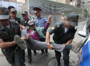 It is again tense near the Afrikyans house: photos