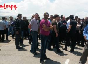 Residents blocked road to Vardenis town