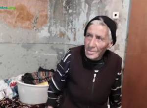 Баба Маник – в полуподвальном и влажном помещении