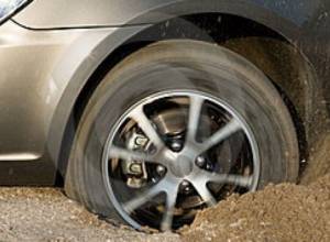 Автомобиль застрял в грязи