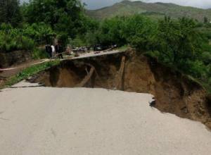 Section of Vanadzor-Alaverdi roadway collapses 