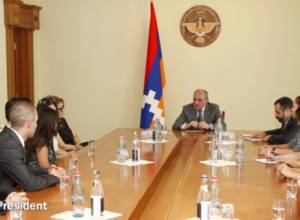 Artsakh President receives a group of young people