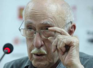 «Երեւանը, կներեք, այլանդակել են, մարդիկ էլ գուցե փոխվել են,  չգիտեմ: Ես հիշում եմ այն ջերմ Երեւանը...» 