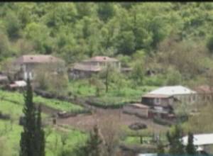 Очередная многодетная семья получила каменный хлев и животных 