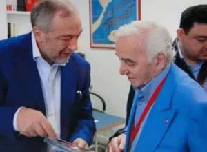 Charles Aznavour calls on Russin authorities to release Armenian businessman 