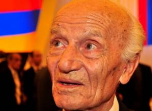 Armenian PM offers condolences to the family of Sen Arevshatyan