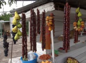 Russian tourists prefer Armenian  soudjough and apricot