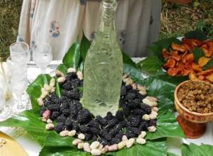 Թթի օղով ամեն բան էլ անուշ է լինում   